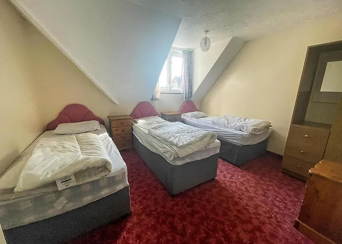 Seaside Holiday Cottage By The Beach In Beautiful Hemsby, Norfolk Ref 99006J
