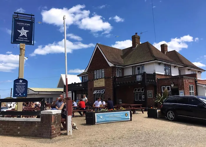 Seaside Holiday Cottage By The Beach In Beautiful Hemsby, Norfolk Ref 99006J