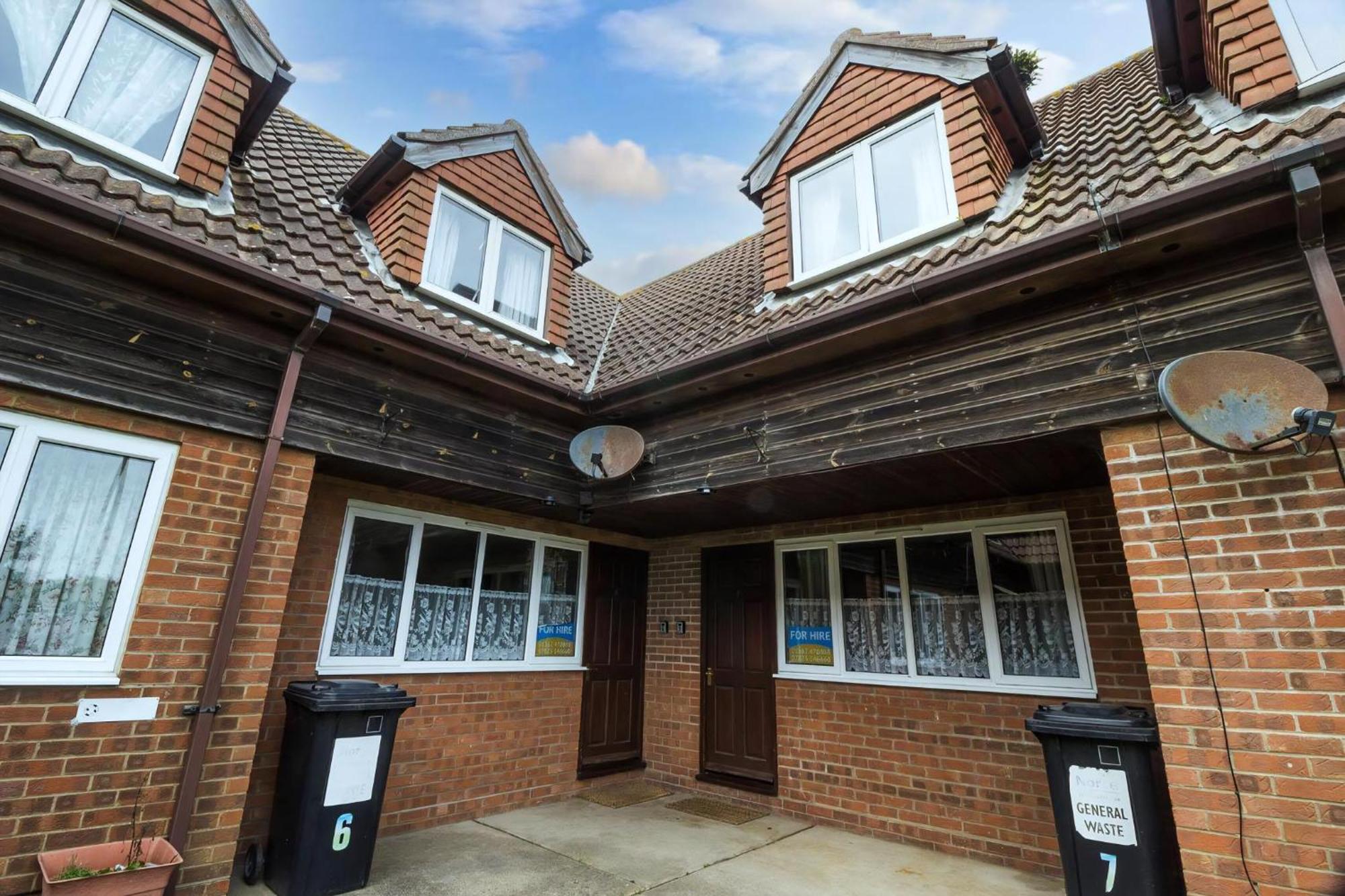Seaside By The In Beautiful Hemsby, Norfolk Ref 99006j