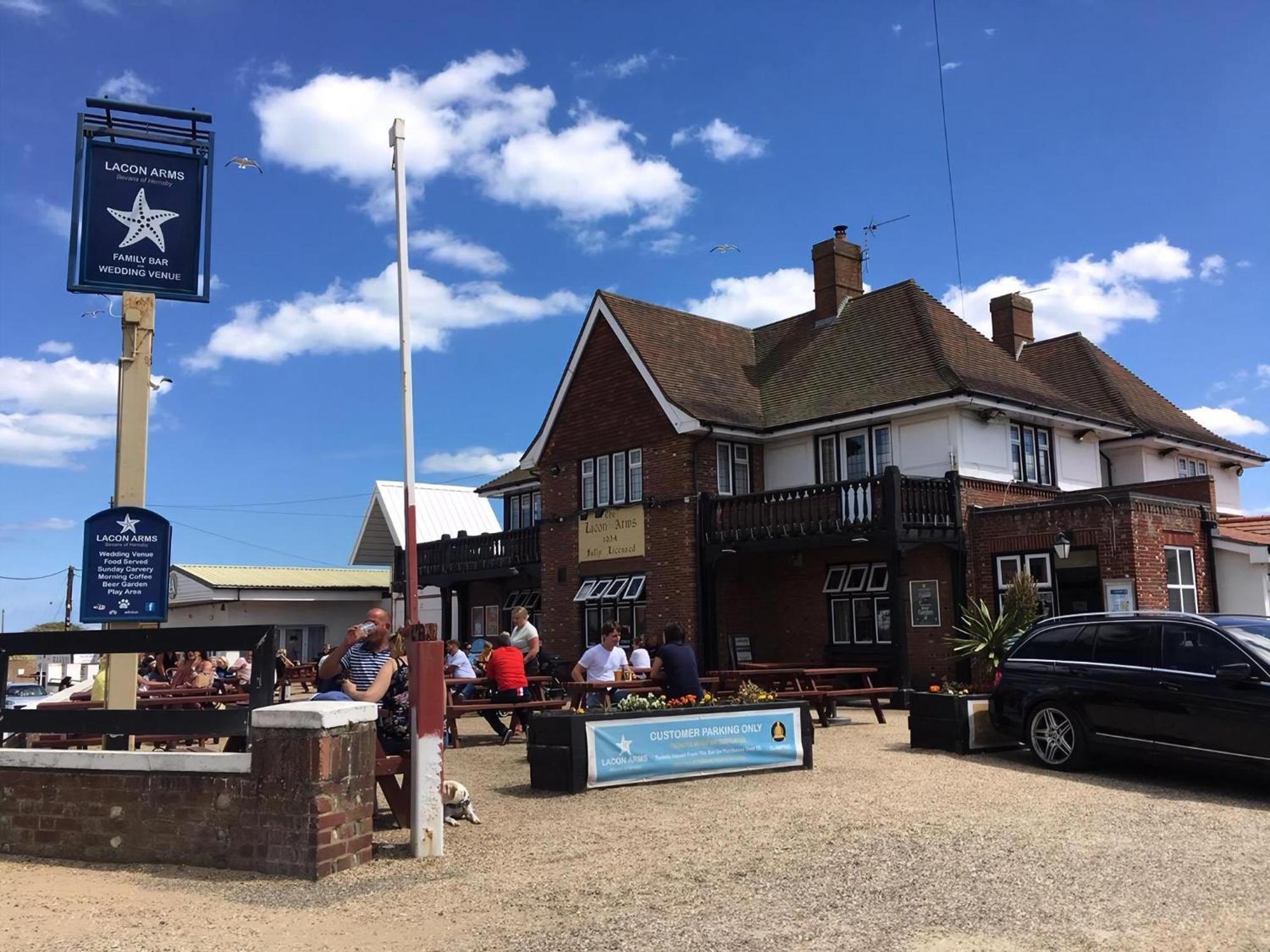Seaside By The In Beautiful Hemsby, Norfolk Ref 99006j Holiday home *