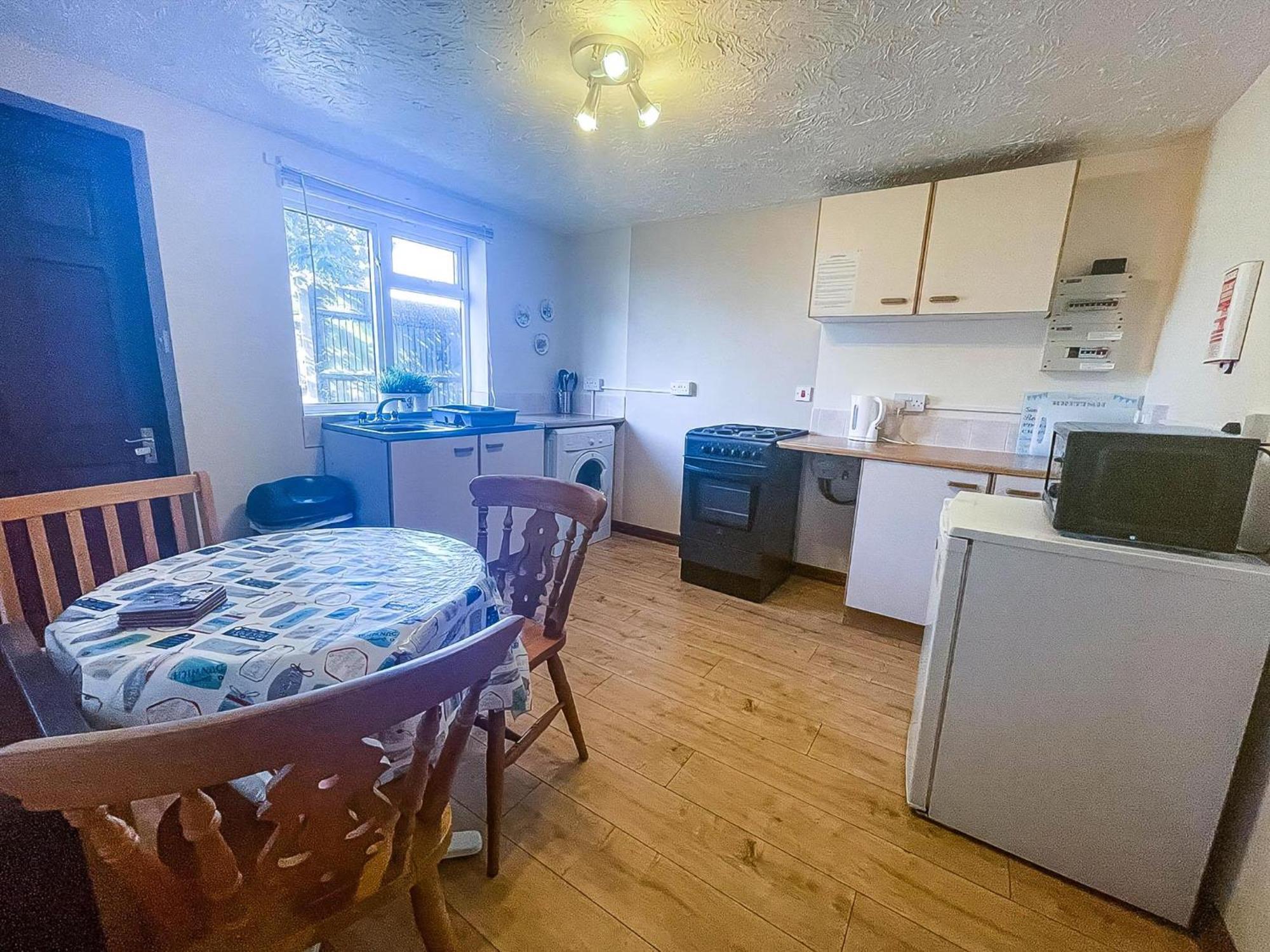Seaside By The In Beautiful Hemsby, Norfolk Ref 99006j Ferienhaus Hemsby