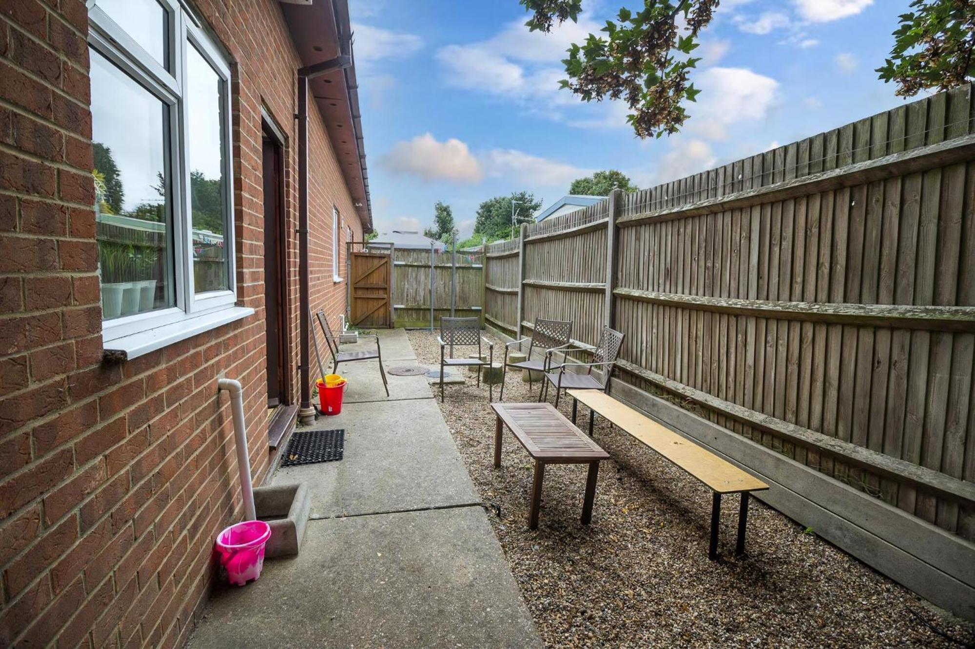 Seaside By The In Beautiful Hemsby, Norfolk Ref 99006j Ferienhaus